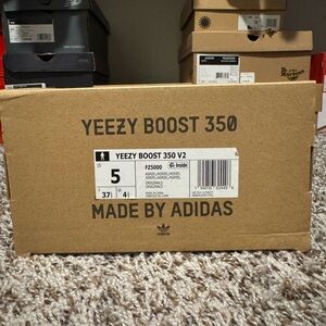 Adidas Yeezy Boost 350 V2 Sneakers